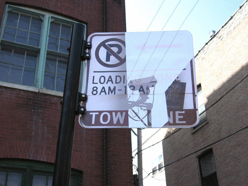 Искусство прозрачных уличных знаков