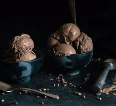 Нежное веганское шоколадное мороженое с грецкими орехами 