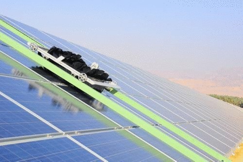 В Израиле построили первую в мире самоочищающуюся солнечную электростанцию