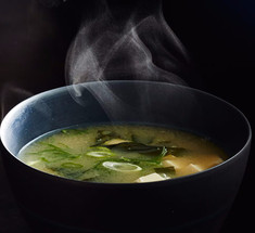 Мисо-суп с бурыми или красными водорослями