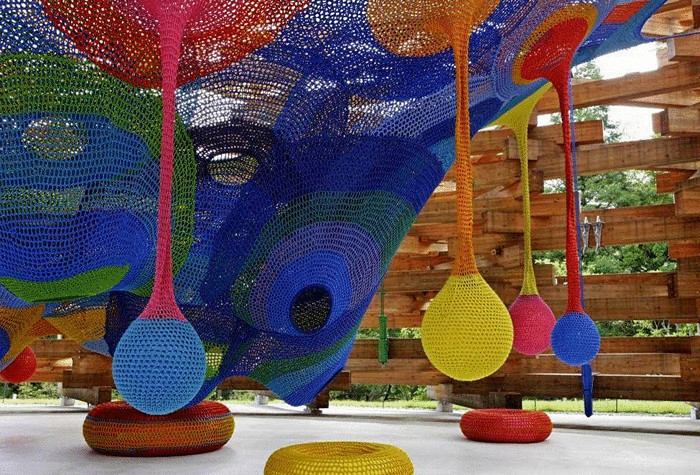 Инсталляция Woods of Net и детская площадка