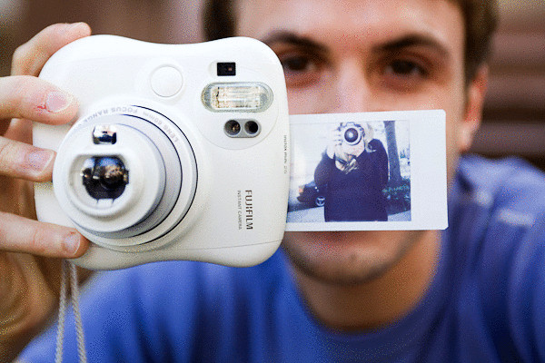 Polaroid на новый лад: FujiFilm 25 Instax Mini для моментальных мини-снимков