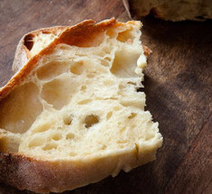 Тосканский хлеб: восхитительный деревенский хлеб, с толстой хрустящей корочкой!