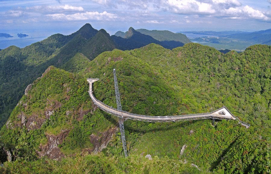 Удивительный «Небесный мост» в Малайзии