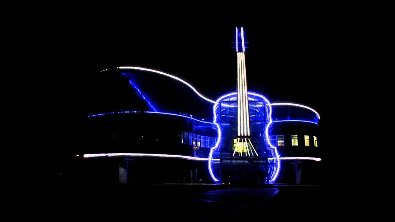 Удивительное здание в форме музыкальных инструментов построили в Китае