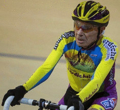 102-летний француз Робер Маршан за час проехал 27 км на велосипеде