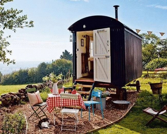 Маленький домик в цыганском стиле добавит богемный шик вашему саду 