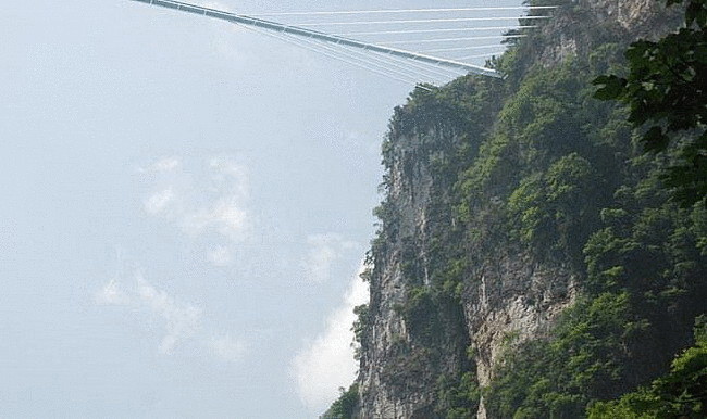 В Китае построят самый длинный в мире стеклянный мост
