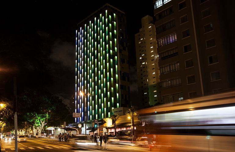 Необычный LED-фасад  отеля в Сан-Паулу 