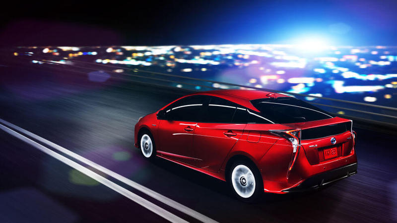В Японии начались продажи гибрида Toyota Prius четвертого поколения