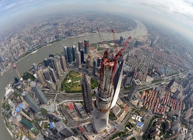 В Шанхае появился небоскреб с 270 ветрогенераторами