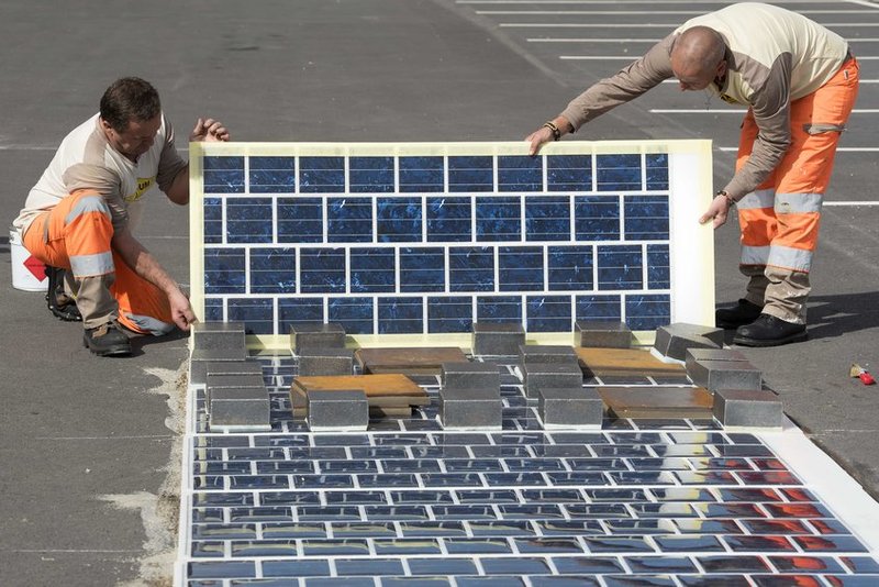 Во Франции построят 1000-километровую дорогу из солнечных панелей