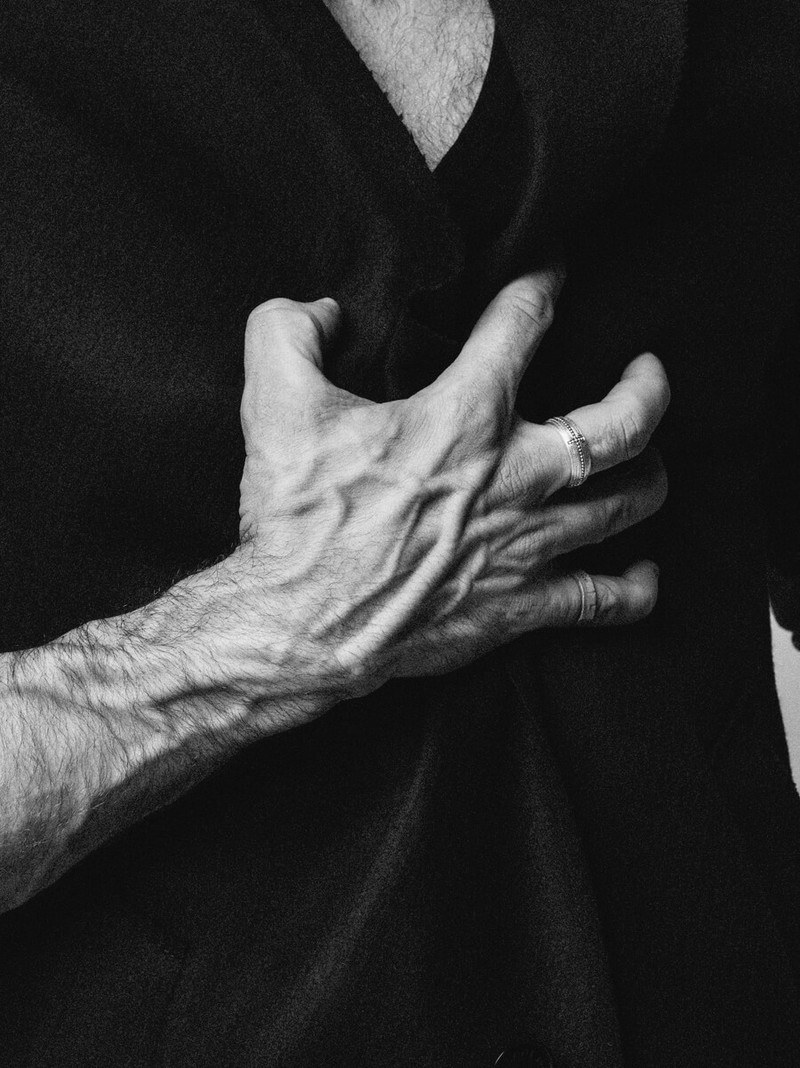 Горькая пилюля: Первый опыт борьбы против потных рук — всегда слишком рано