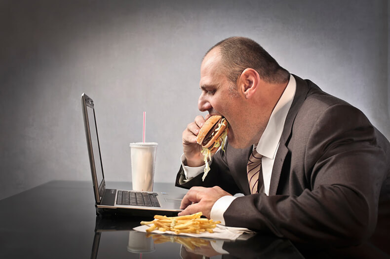Не читайте за обедом статей о похудении!