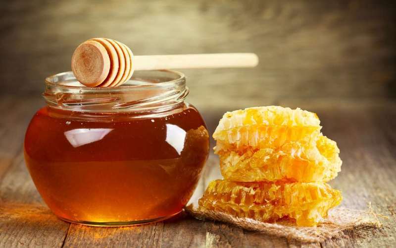 Как приготовить чесночный мед для борьбы с заболеваниями дыхательных путей?