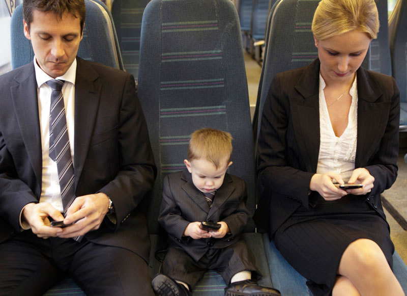 Исследование: существует связь между сотовыми телефонами и проблемами со здоровьем у детей