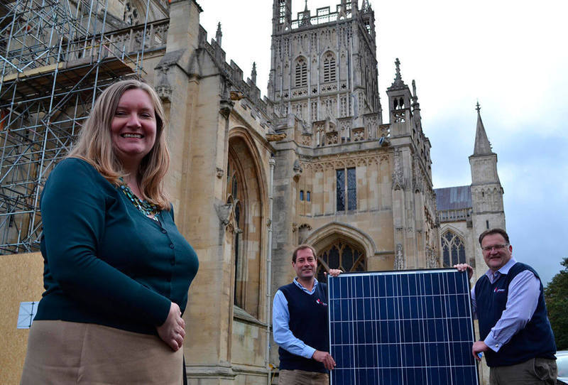 На 1000-летнем британском соборе устанавливают солнечные панели