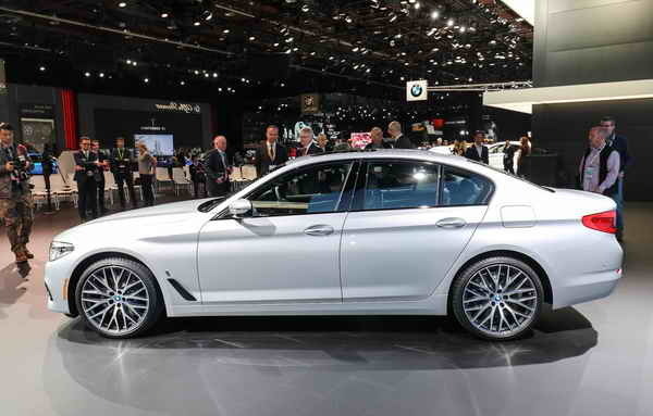 Представлен гибрид BMW версии 530E IPerformance