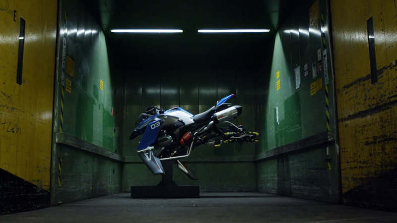 BMW и Lego представили летающий мотоцикл
