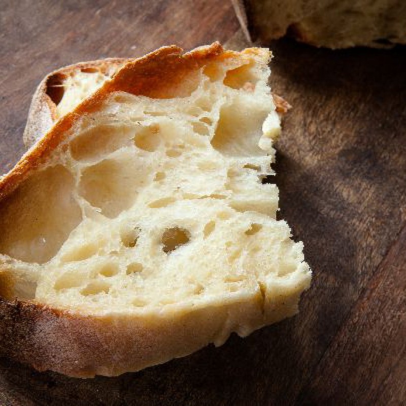 Тосканский хлеб: восхитительный деревенский хлеб, с толстой хрустящей корочкой!