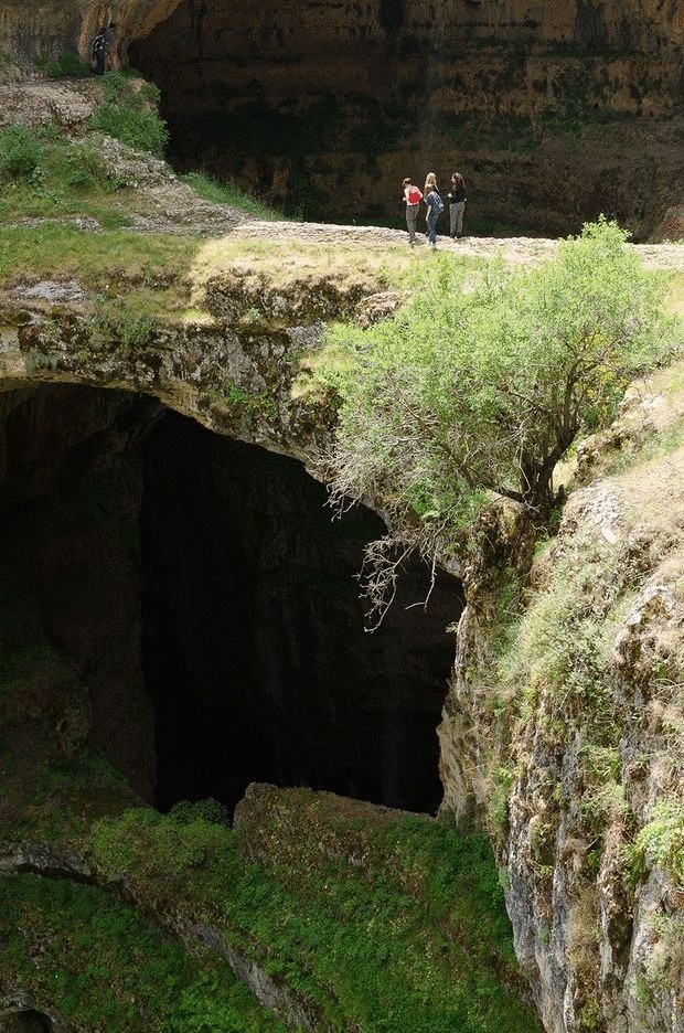 Пропасть трех мостов — многоуровневая пещера в Ливане