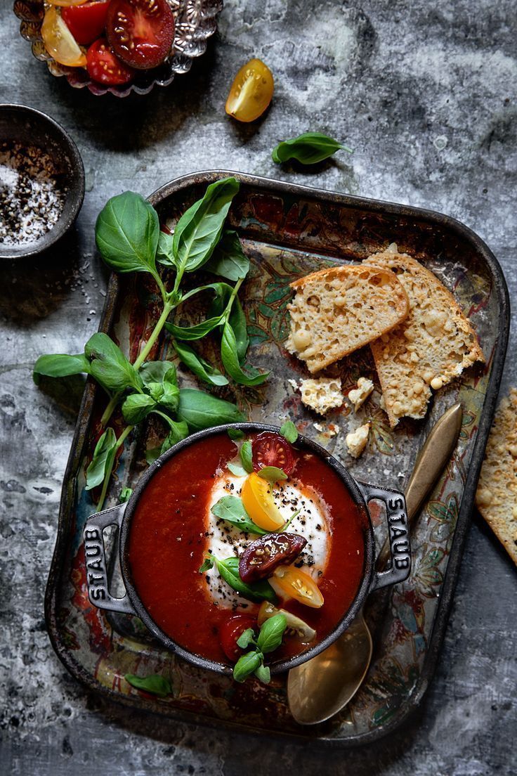 Вкусный и полезный! Средиземноморский томатный суп с кальмарами