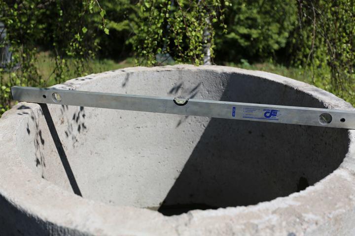 Декоративный колодец-пруд из бетонного кольца