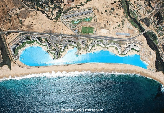 Самый большой в мире плавательный бассейн в Чили.