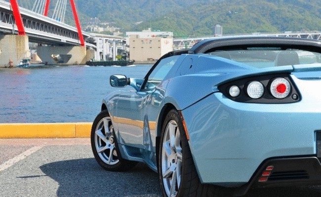 Электромобиль Tesla Roadster получил серьезное обновление