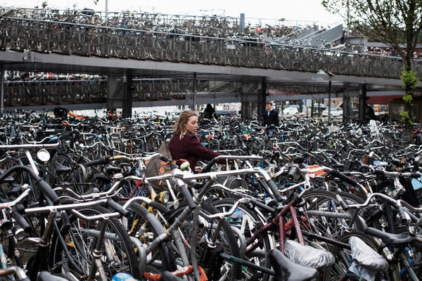 В Амстердаме кончилось место для парковки велосипедов