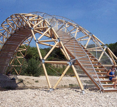 Во Франции построен ультрапрочный картонный мост