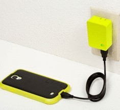Tylt Energi 2K: удобный сетевой адаптер со встроенным аккумулятором