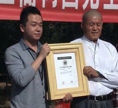 Гао Бинго, 54-летний пчеловод из провинции Шаньдун побил рекорд