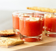 Кремовый сырой  томатный суп-пюре с орехами кешью