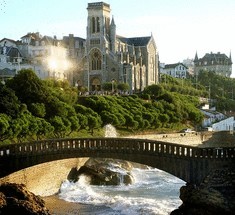 Биарриц - роскошный город на побережье Франции