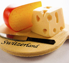 Учёные: откуда в швейцарском сыре берутся дырки