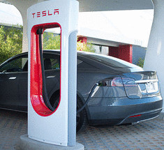 Tesla сделает живую автоматическую зарядку