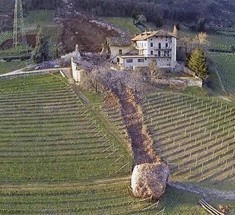 Огромный валун уничтожил старое итальянское поместье