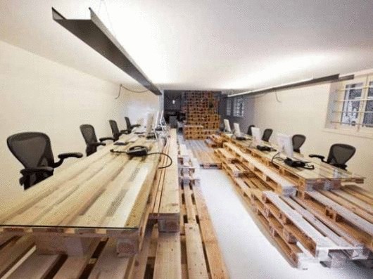Стильный офис из деревянных поддонов