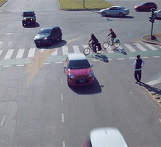 Захватывающий танец клонированных автомобилей на перекрестке ( видео )