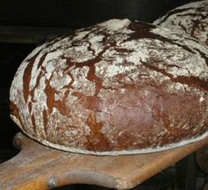 Домашний, бездрожжевой хлеб на ржаной закваске