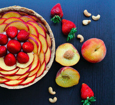 Raw & vegan: Изысканный клубнично-персиковый пирог 