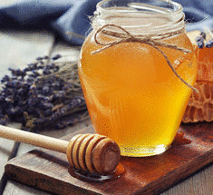 Простой рецепт для лечения суставов: мед и желатин
