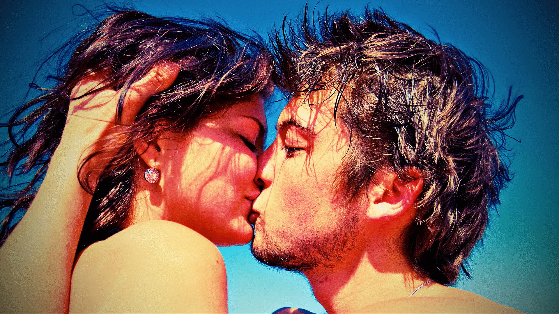 Парень целует красивую девушку. Красивый поцелуй. Мужчина и женщина любовь. Красивые поцелуи мужчины и женщины. Поцелуй фото.