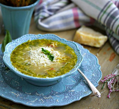 Суп минестроне с перловкой и зеленым песто по-итальянски
