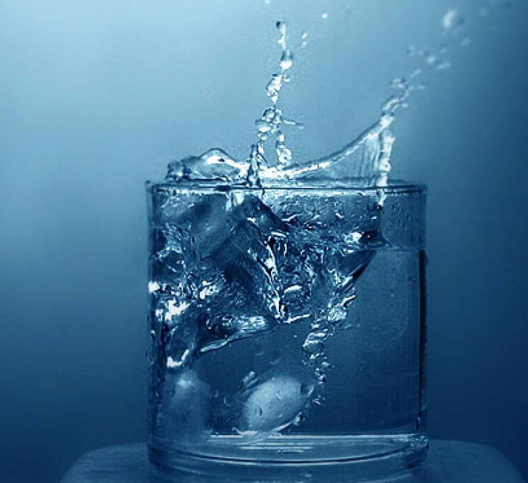 Фото воды в стакане красивое