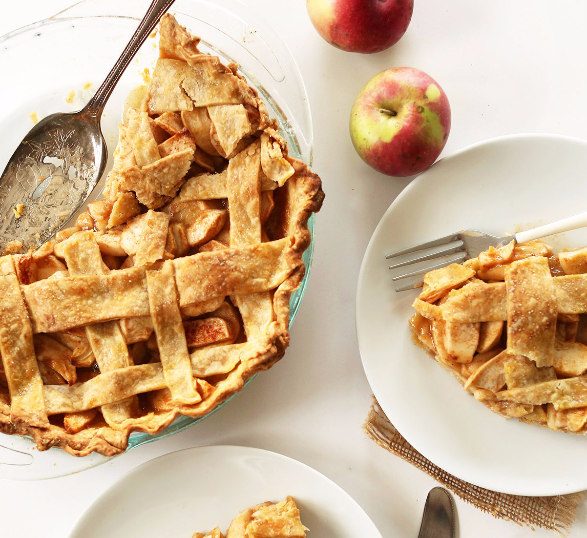 Taste the apple pie. Яблочный пирог в вафельнице. Яблочный пирог Пинтерест. Яблочным пирогом пинтирис. Берлинская шарлотка.