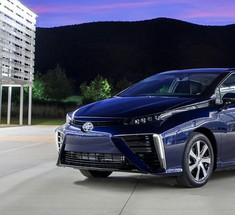 Toyota выпустила на рынок первый в мире автомобиль с водородным двигателем