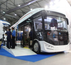 Создатели трамвая Витязь представили электробус "Пионер" с прицепом аккумуляторов