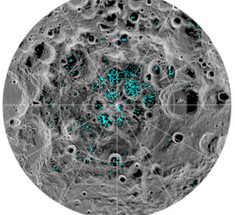 Получено подтверждение присутствия льда близ полюсов Луны